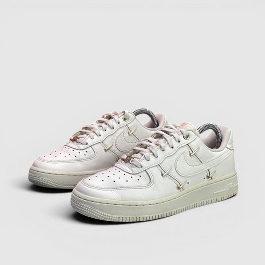 Nike Air Force 1 Low — buty sportowe damskie w bardzo dobrym stanie rozmiar 36.5, para butów