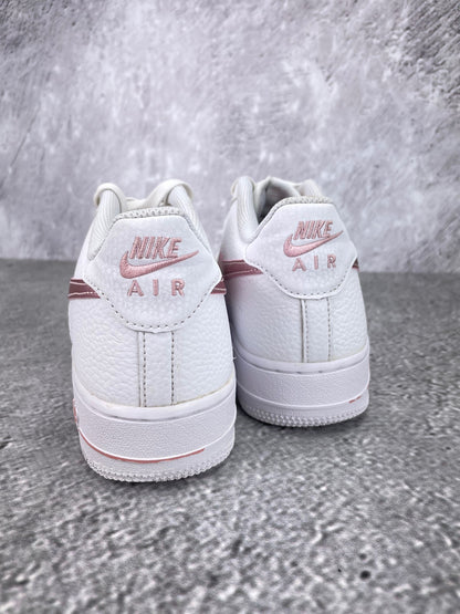 Nike Air Force 1 Low “White / Pink Glaze” Pink Glaze - buty sportowe, widok z tyłu