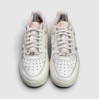 Nike Air Force 1 Low — buty sportowe damskie w bardzo dobrym stanie rozmiar 36.5, widok z przodu