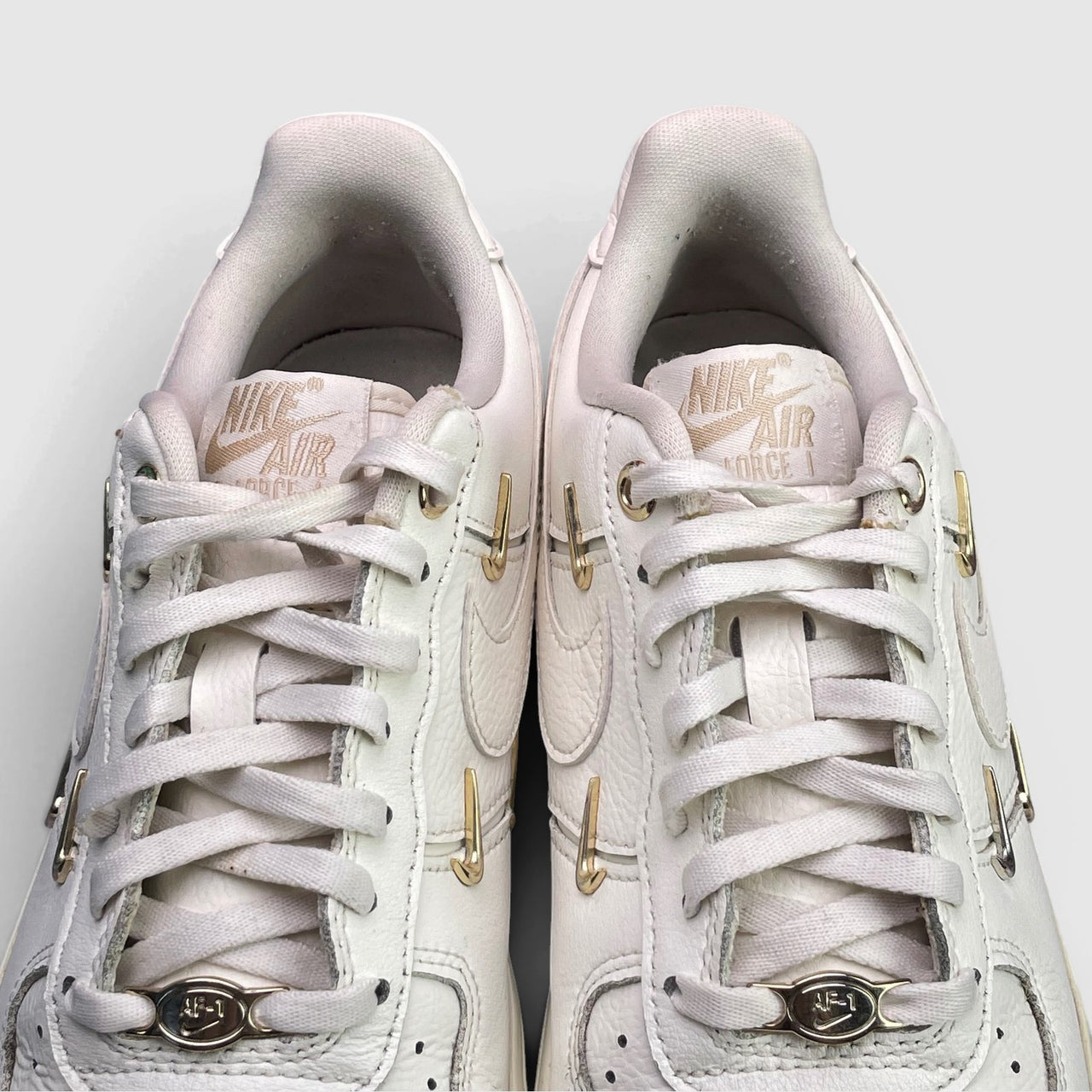 Nike Air Force 1 Low — buty sportowe damskie w bardzo dobrym stanie rozmiar 36.5, widok z góry