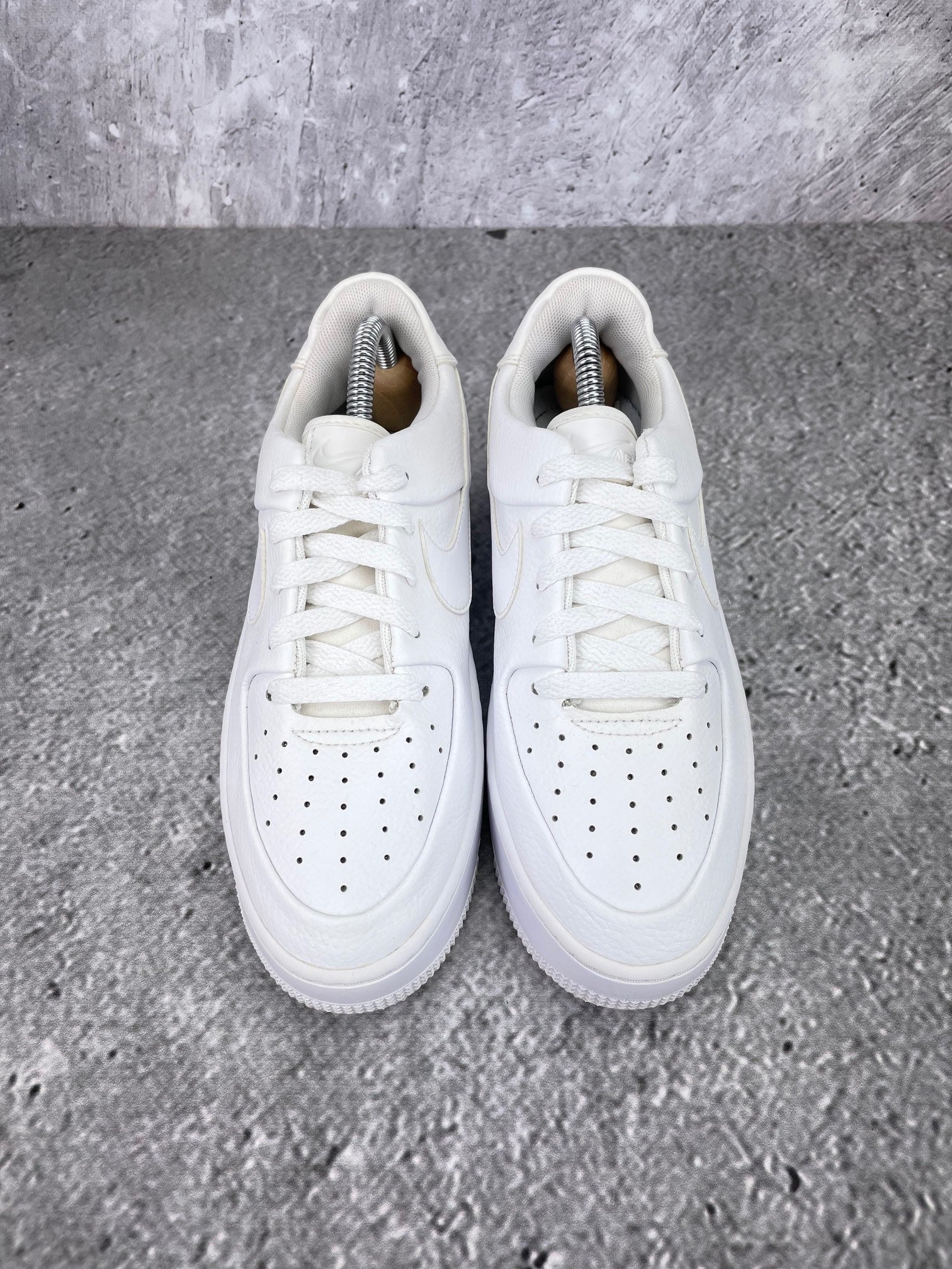 Nike Air Force 1 Sage Low Triple White - buty sportowe, widok z góry