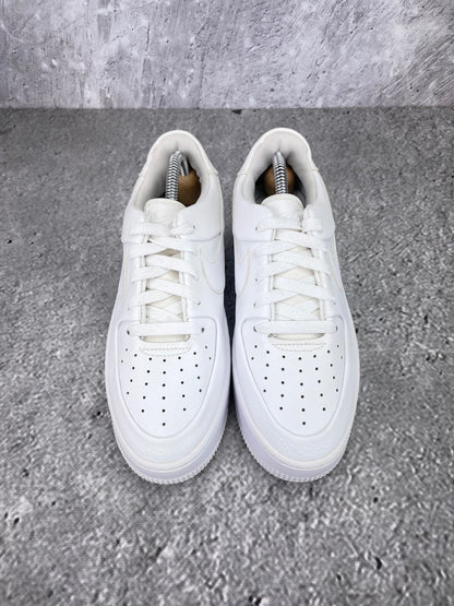 Nike Air Force 1 Sage Low Triple White - buty sportowe, widok z góry