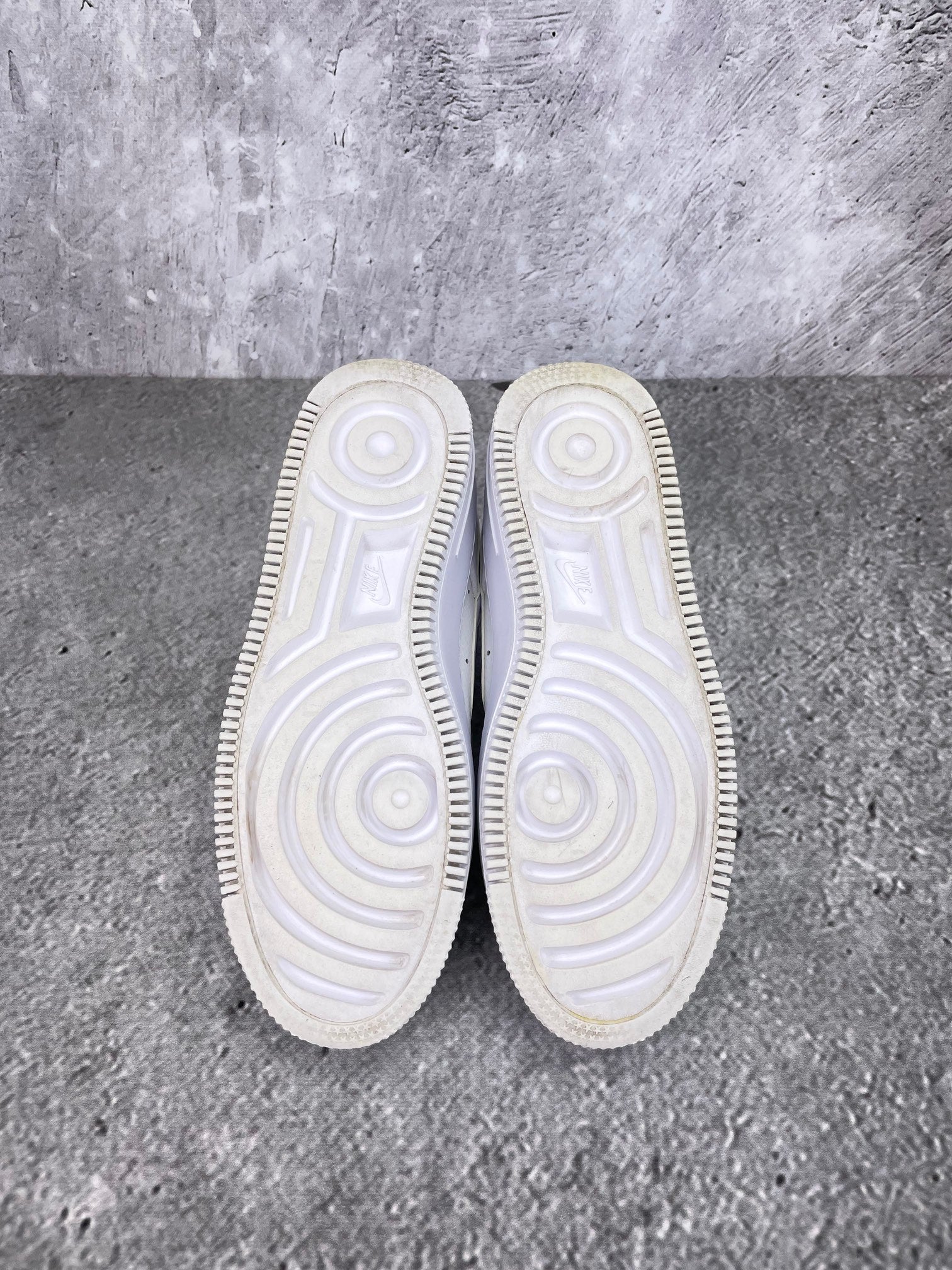 Nike Air Force 1 Sage Low Triple White - buty sportowe, podeszwa