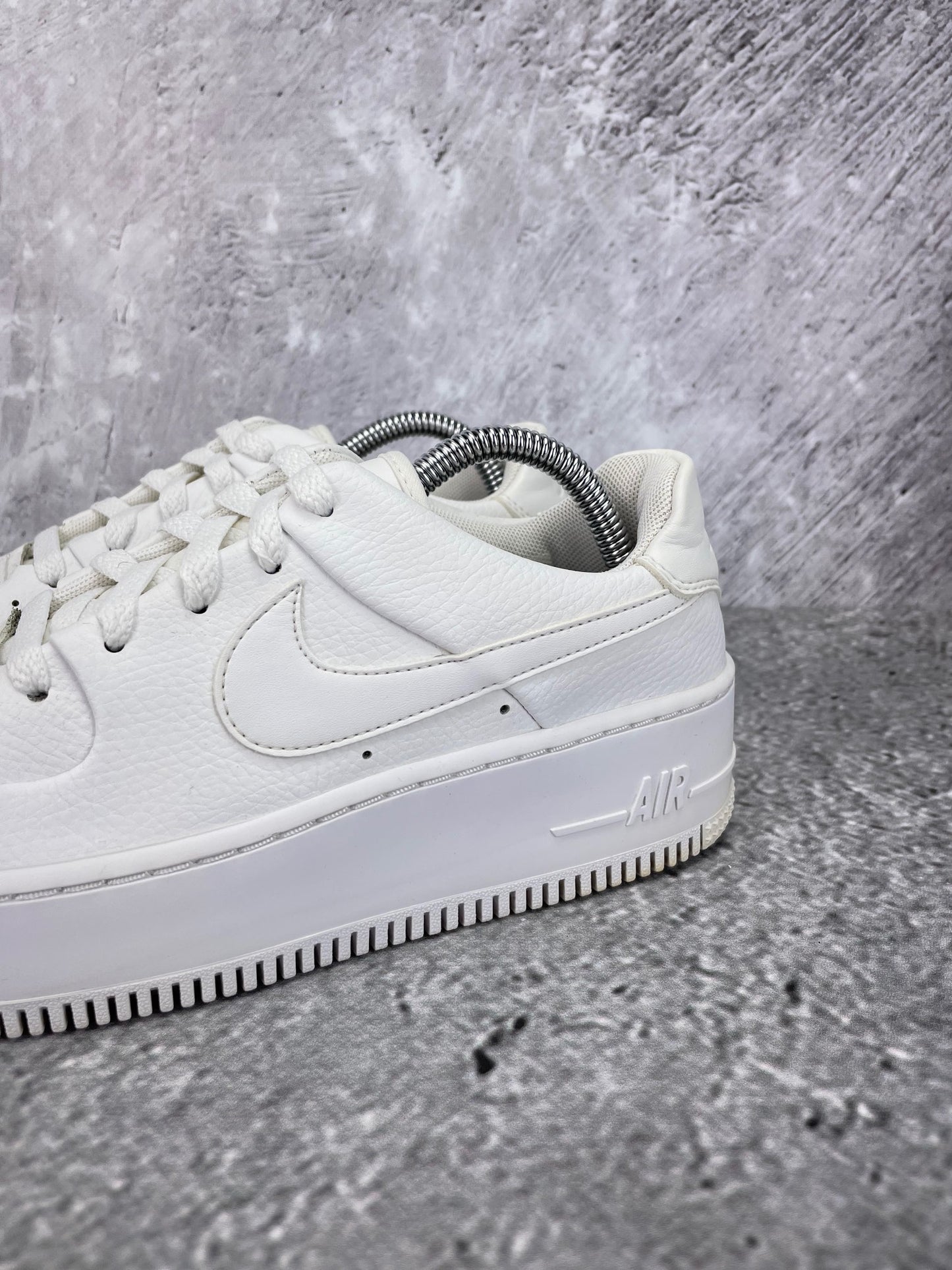 Nike Air Force 1 Sage Low Triple White - buty sportowe, opcjonalne zdjęcie 1