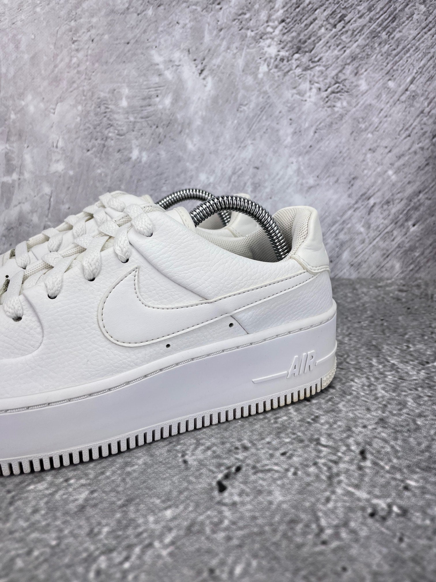 Nike Air Force 1 Sage Low Triple White - buty sportowe, opcjonalne zdjęcie 1