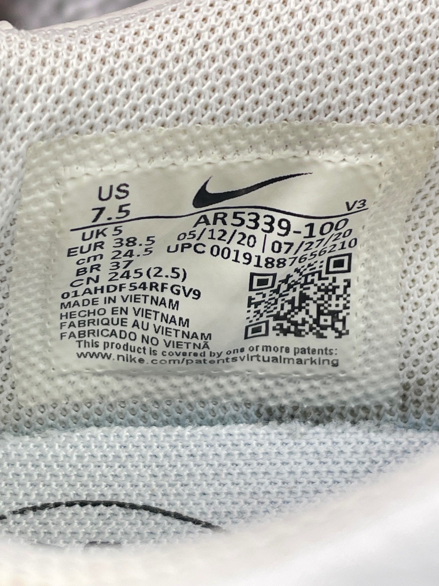 Nike Air Force 1 Sage Low Triple White - buty sportowe, metka
