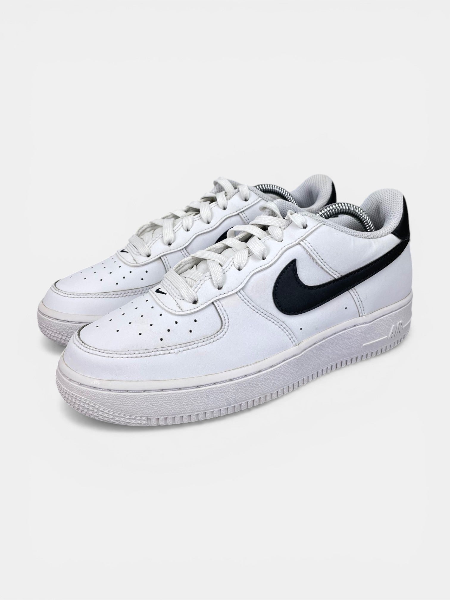 Nike Air Force 1 Low White Black - buty sportowe, widok z boku