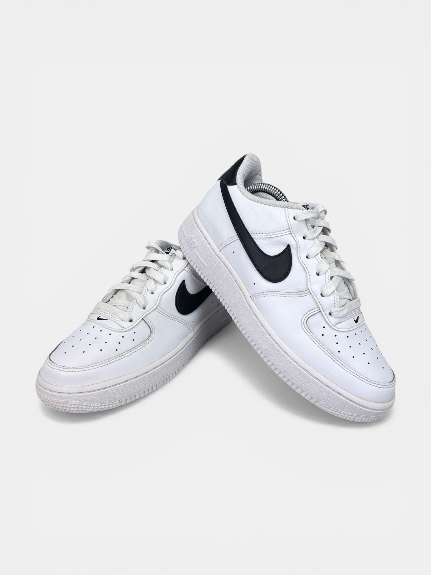 Nike Air Force 1 Low White Black - buty sportowe, boczny profil