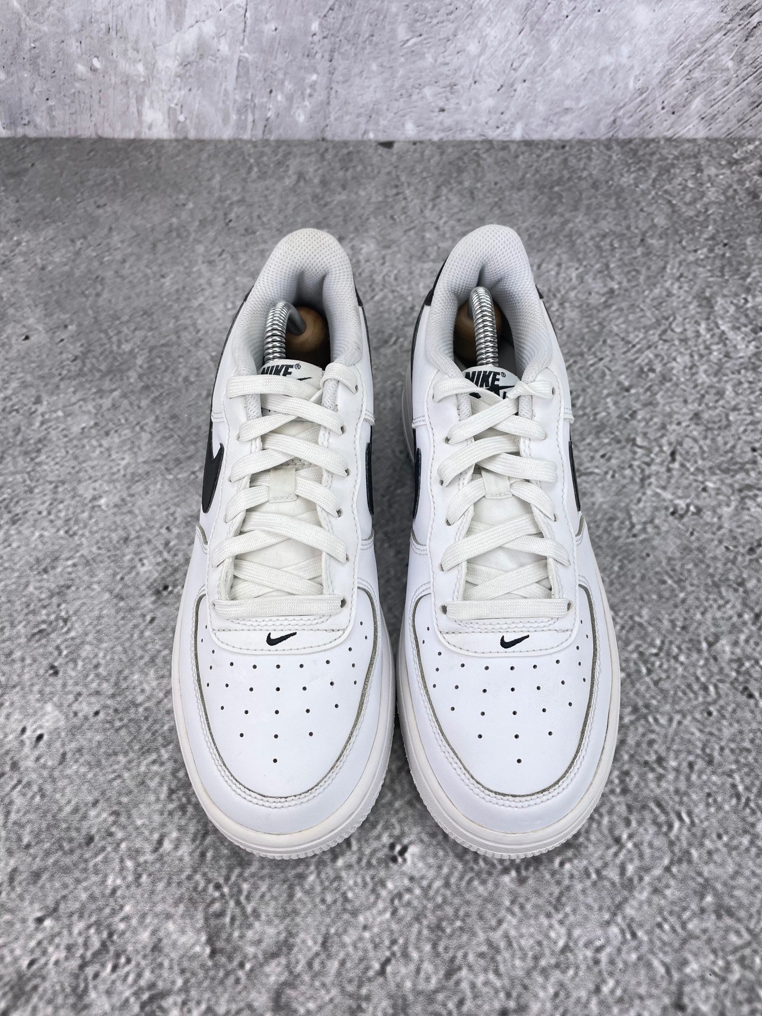 Nike Air Force 1 Low White Black - buty sportowe, widok z góry