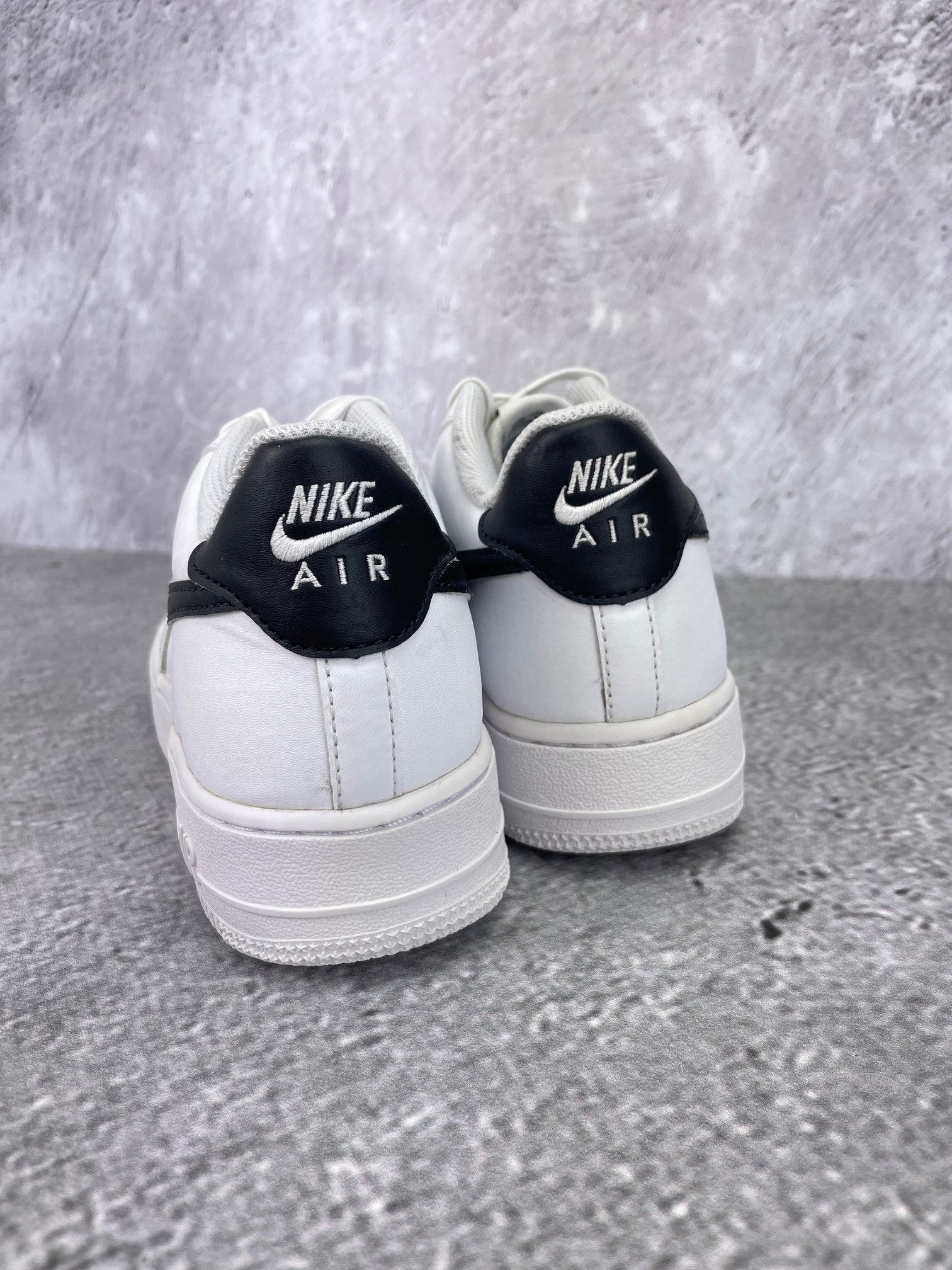Nike Air Force 1 Low White Black - buty sportowe, widok z tyłu