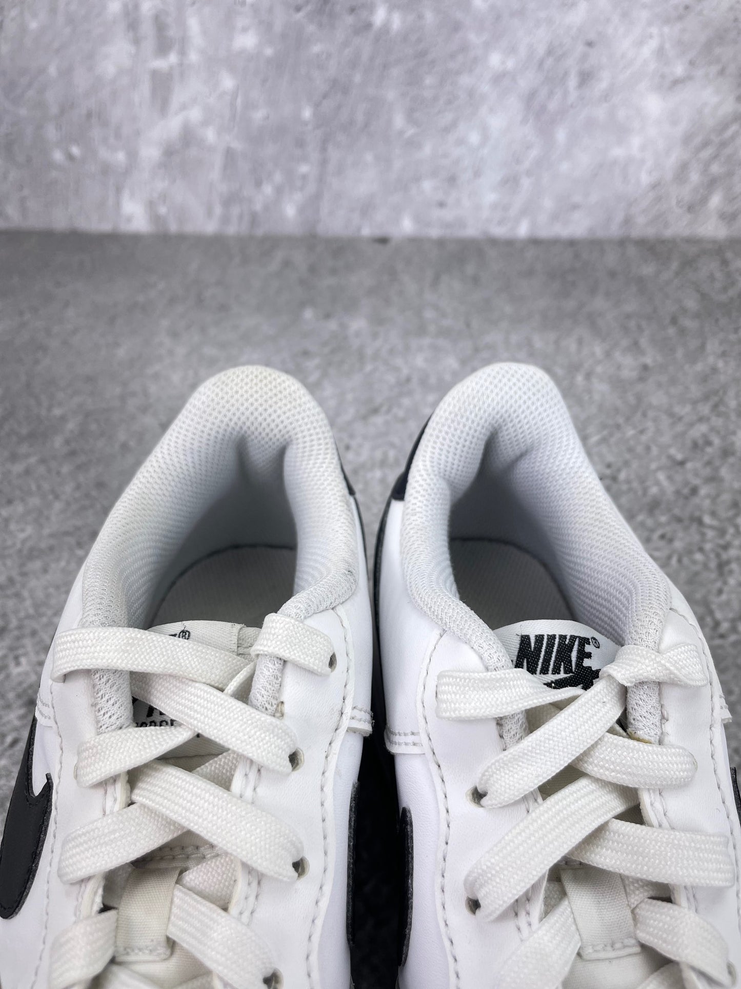 Nike Air Force 1 Low White Black - buty sportowe, zapiętki butów