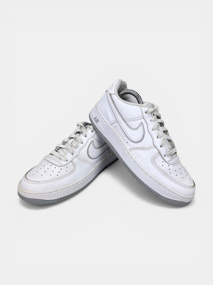 Nike Air Force 1 Low DX5805-100 - buty sportowe, boczny profil