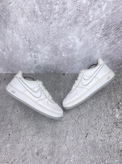 Nike Air Force 1 Low DX5805-100 - buty sportowe, widok z góry na zewnętrzną stronę butów
