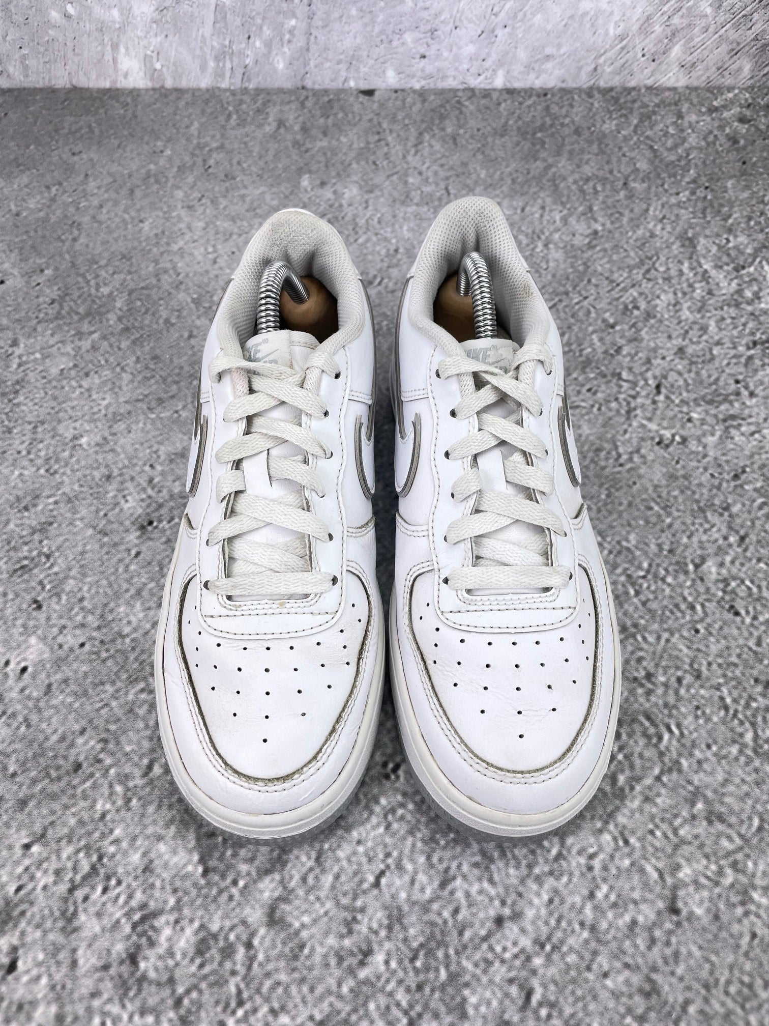 Nike Air Force 1 Low DX5805-100 - buty sportowe, widok z góry