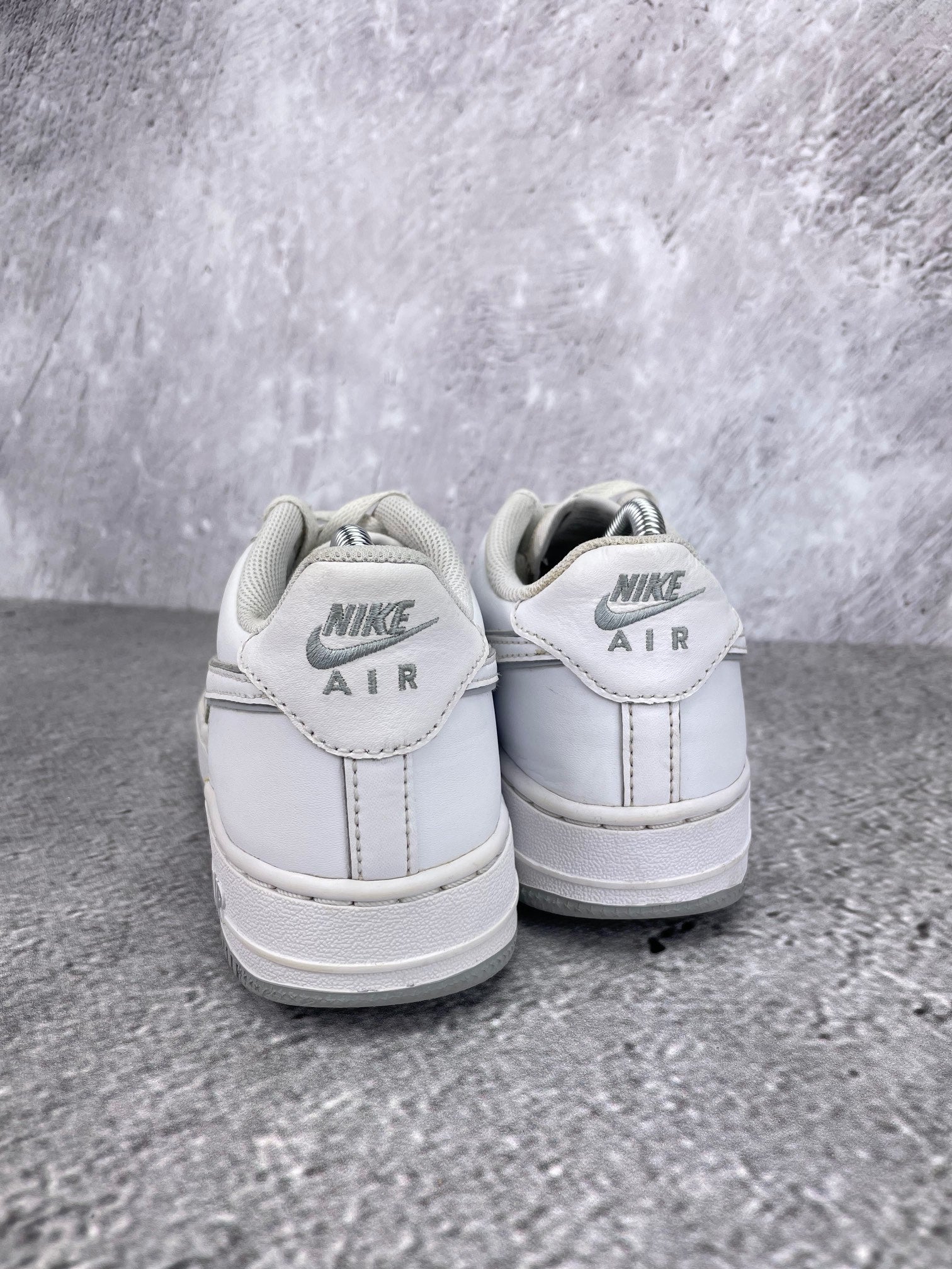 Nike Air Force 1 Low DX5805-100 - buty sportowe, widok z tyłu