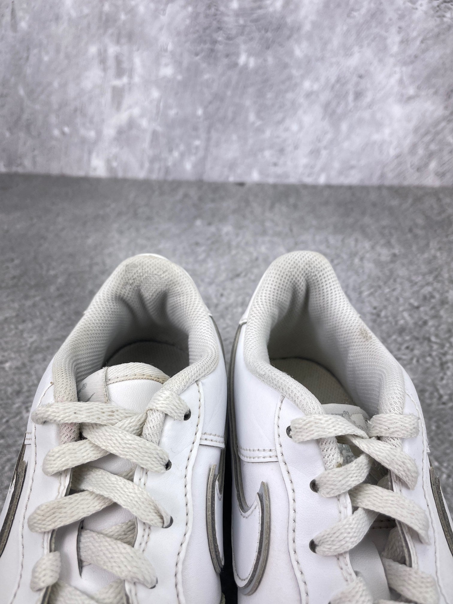 Nike Air Force 1 Low DX5805-100 - buty sportowe, zapiętki butów