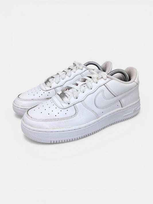 Nike Air Force 1 Low Triple White - buty sportowe, widok z boku