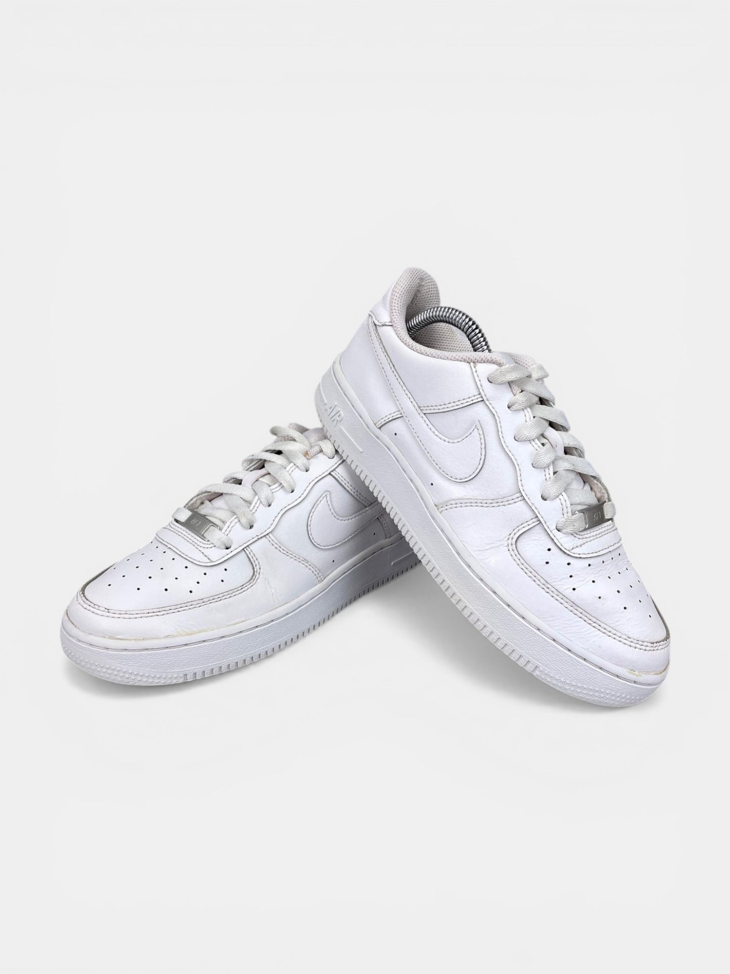 Nike Air Force 1 Low Triple White - buty sportowe, boczny profil