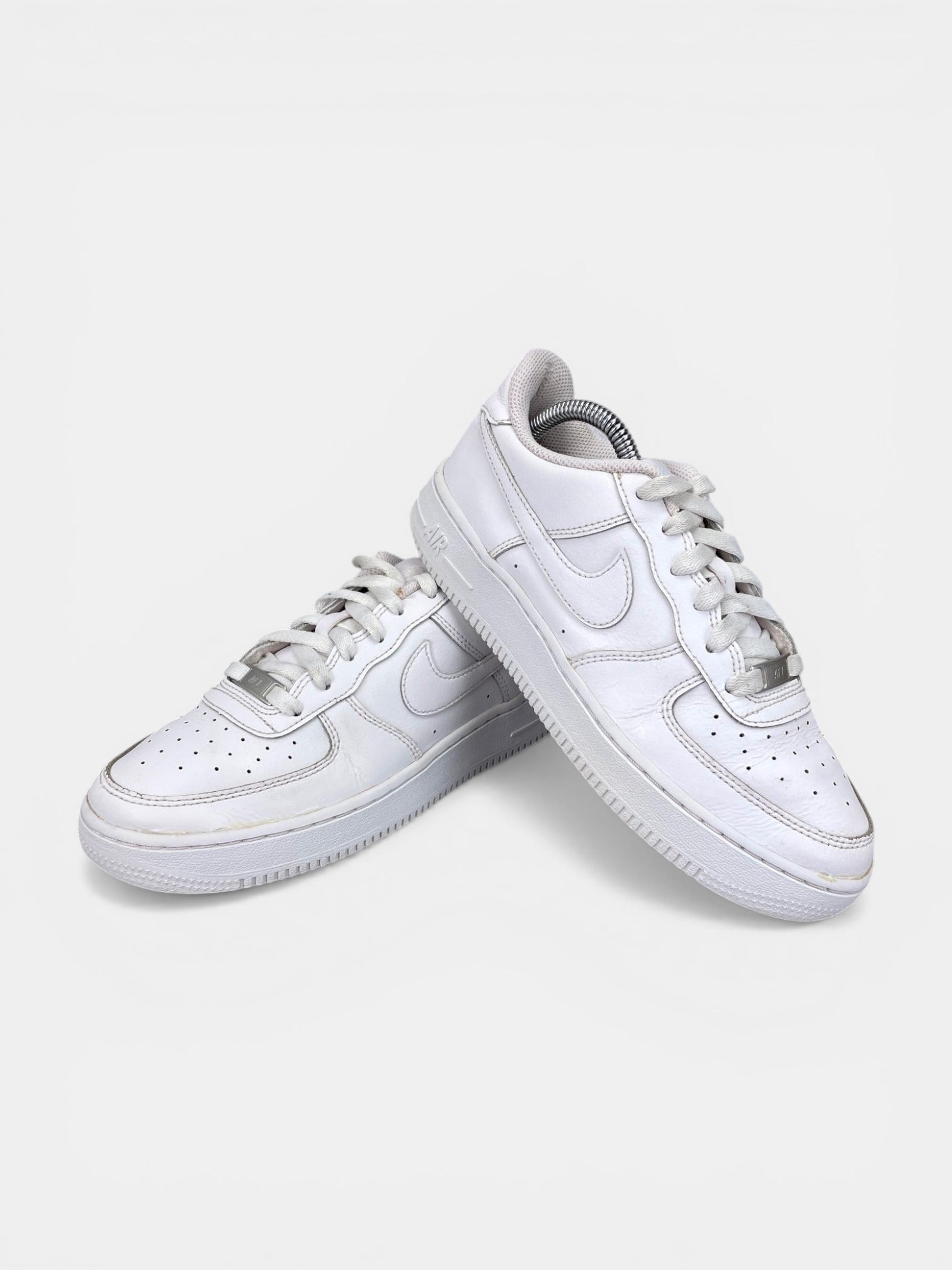 Nike Air Force 1 Low Triple White - buty sportowe, boczny profil