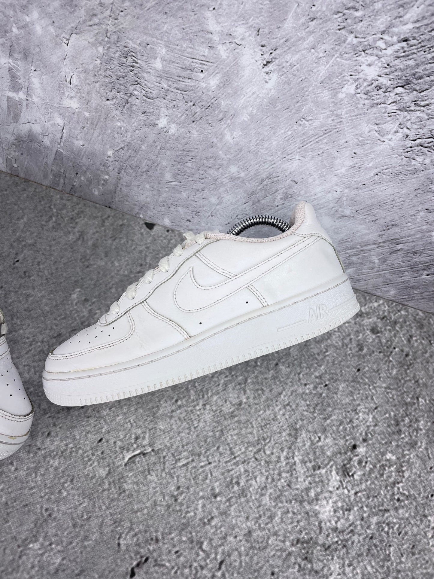 Nike Air Force 1 Low Triple White - buty sportowe, widok z góry na wewnętrzną stronę butów