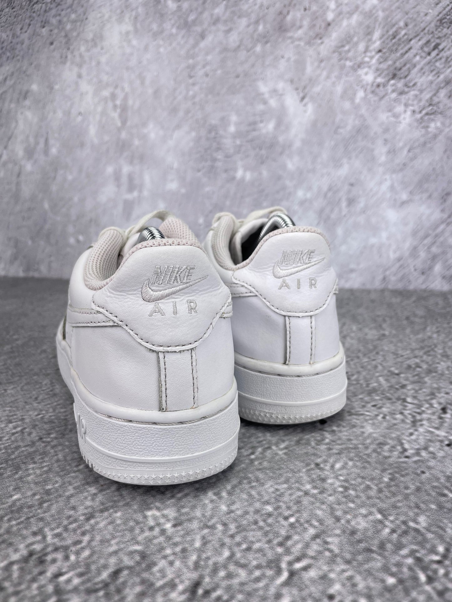 Nike Air Force 1 Low Triple White - buty sportowe, widok z tyłu