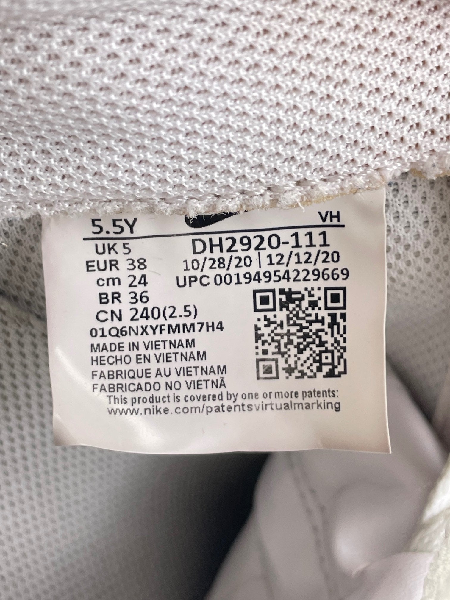 Nike Air Force 1 Low Triple White - buty sportowe, metka