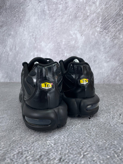Nike Air Max Plus Triple Black - buty sportowe, widok z tyłu