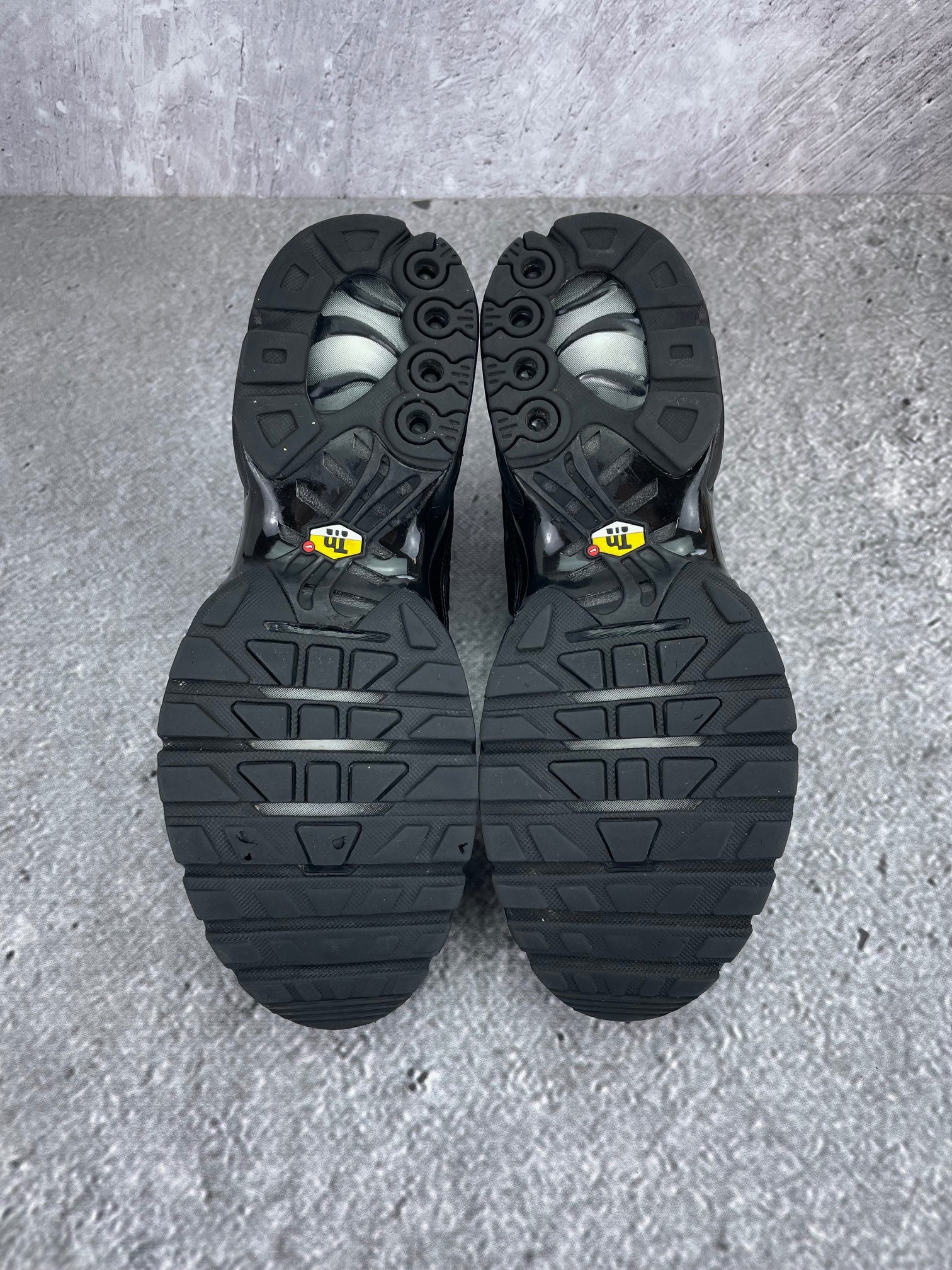 Nike Air Max Plus Triple Black - buty sportowe, podeszwa