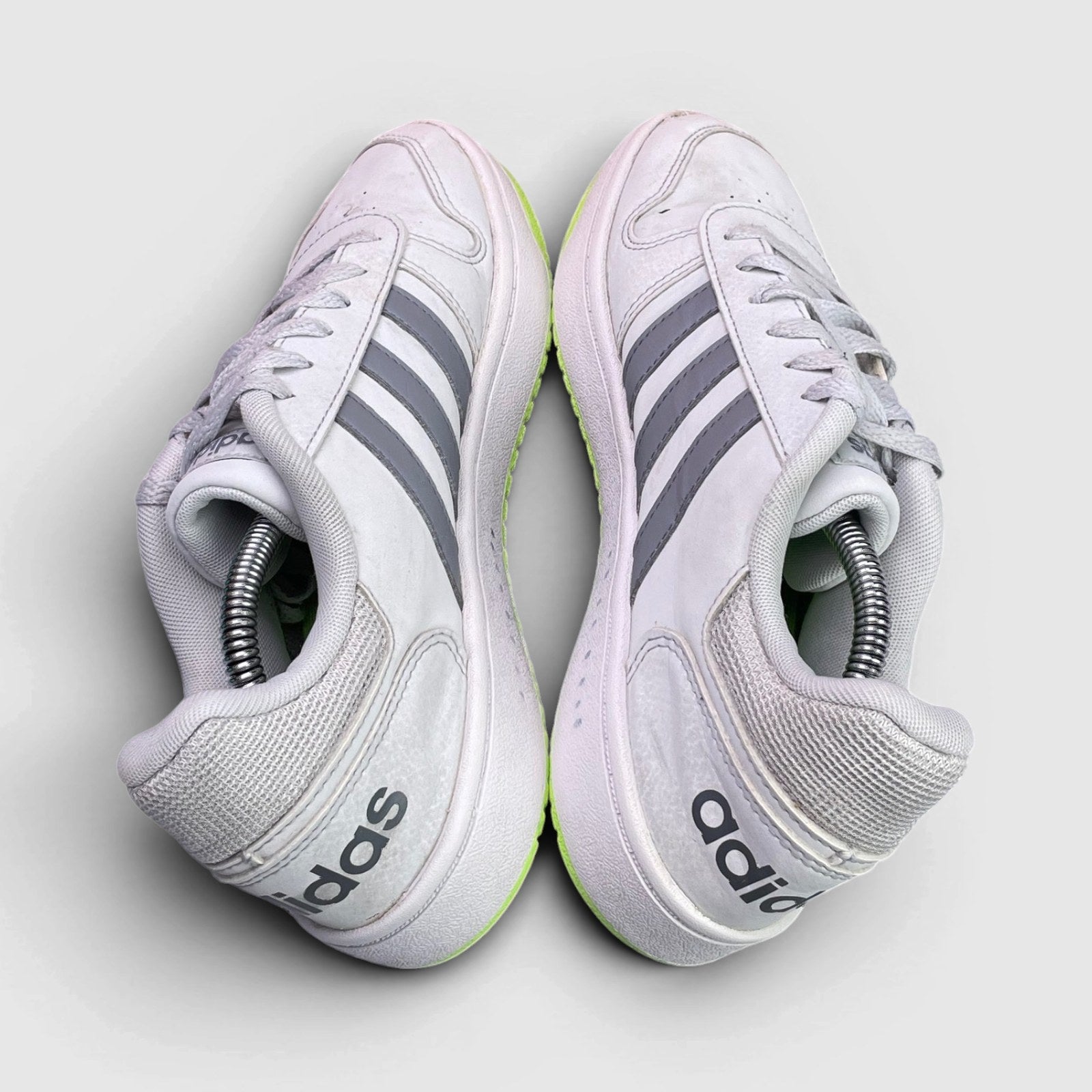 Adidas Hoops 2.0 — buty sportowe damskie w bardzo dobrym stanie rozmiar 40, widok z góry