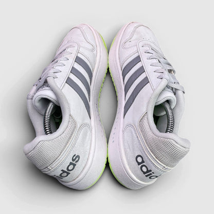 Adidas Hoops 2.0 — buty sportowe damskie w bardzo dobrym stanie rozmiar 40, widok z góry