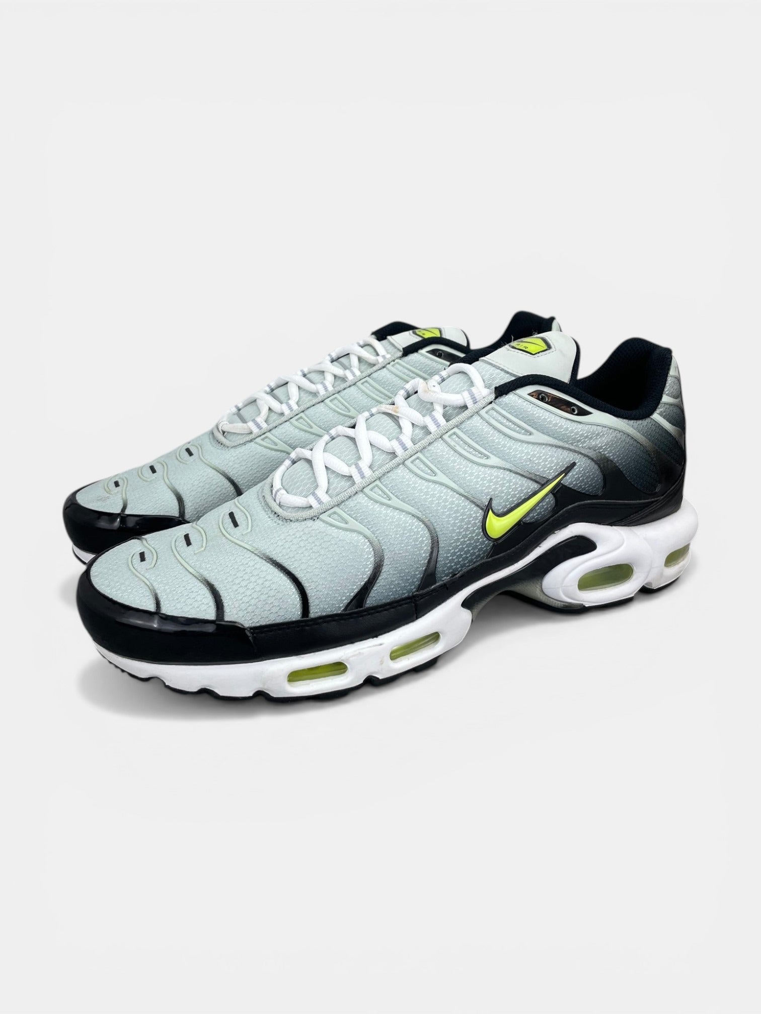 Nike Air Max Plus Bright Cactus - buty sportowe, widok z boku