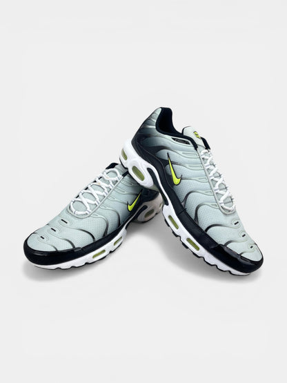 Nike Air Max Plus Bright Cactus - buty sportowe, boczny profil