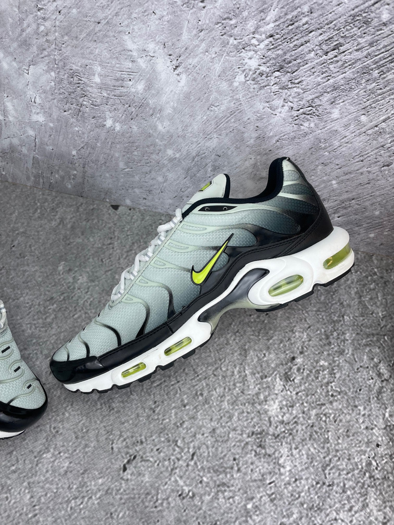 Nike Air Max Plus Bright Cactus - buty sportowe, widok z góry na wewnętrzną stronę butów
