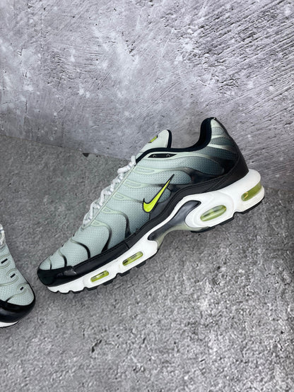 Nike Air Max Plus Bright Cactus - buty sportowe, widok z góry na wewnętrzną stronę butów