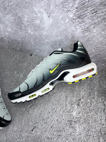 Nike Air Max Plus Bright Cactus - buty sportowe, wewnętrzny panel prawego buta
