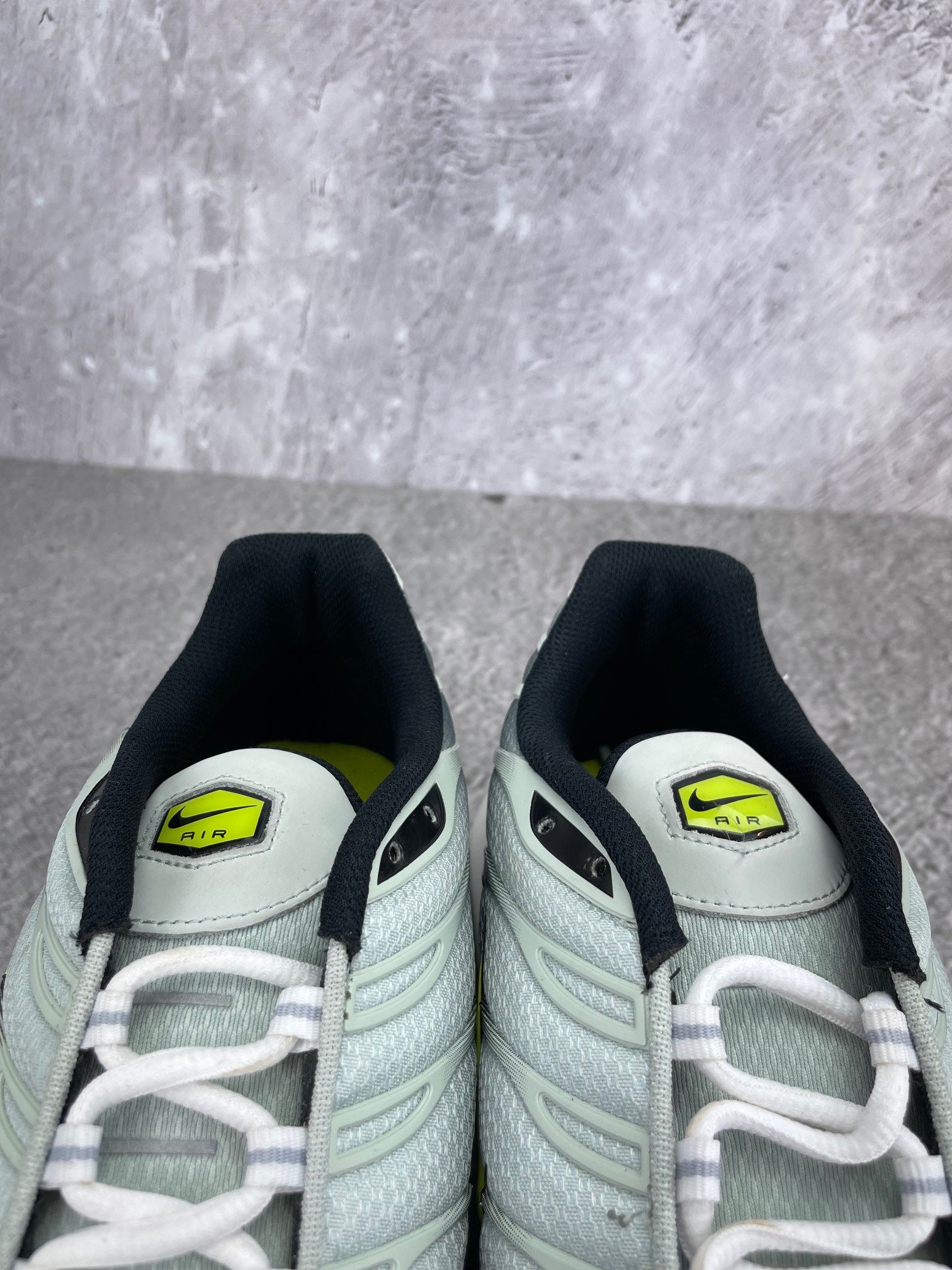 Nike Air Max Plus Bright Cactus - buty sportowe, zapiętki butów