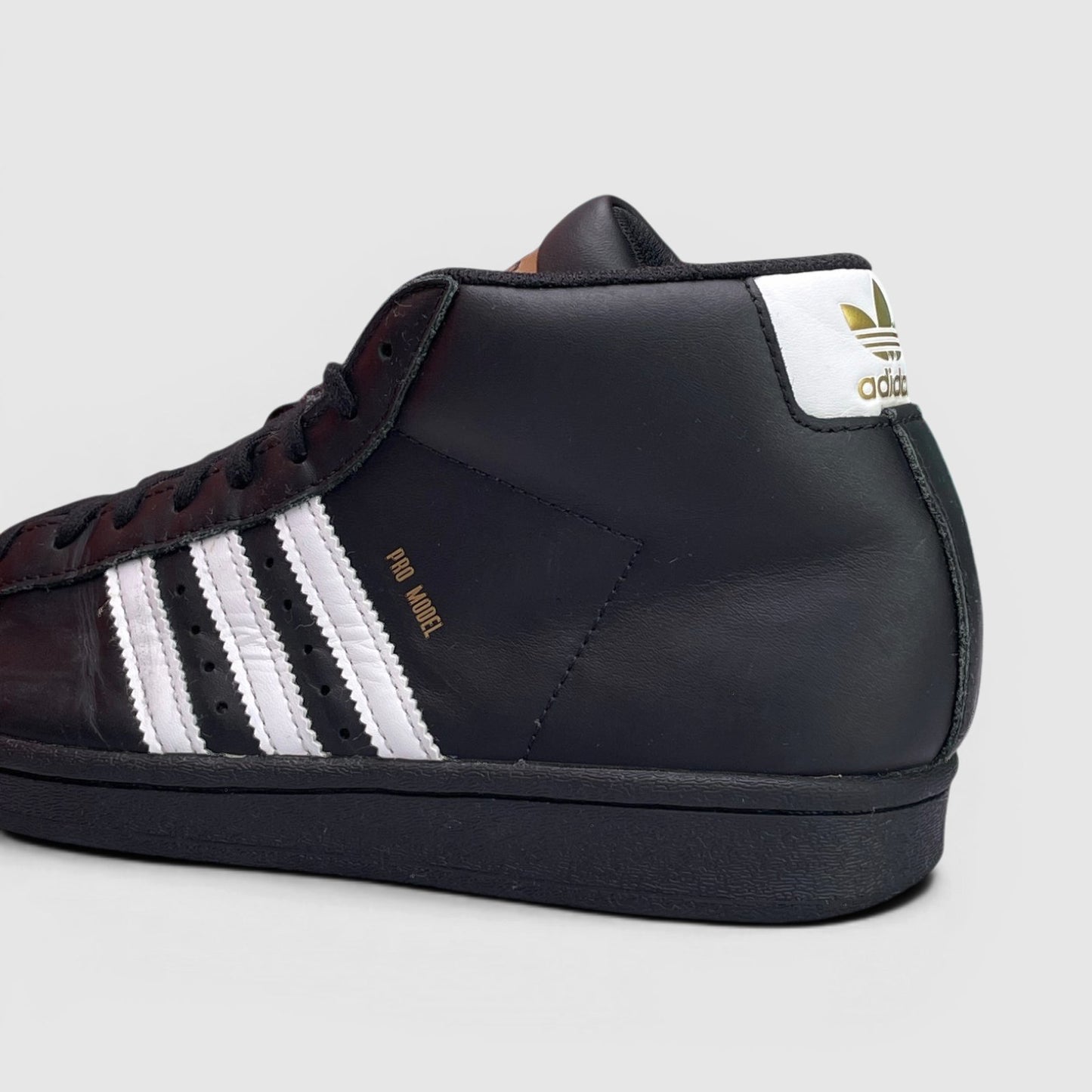 Adidas Pro Model Superstar — buty sportowe damskie w bardzo dobrym stanie rozmiar 38 2/3, zapiętek