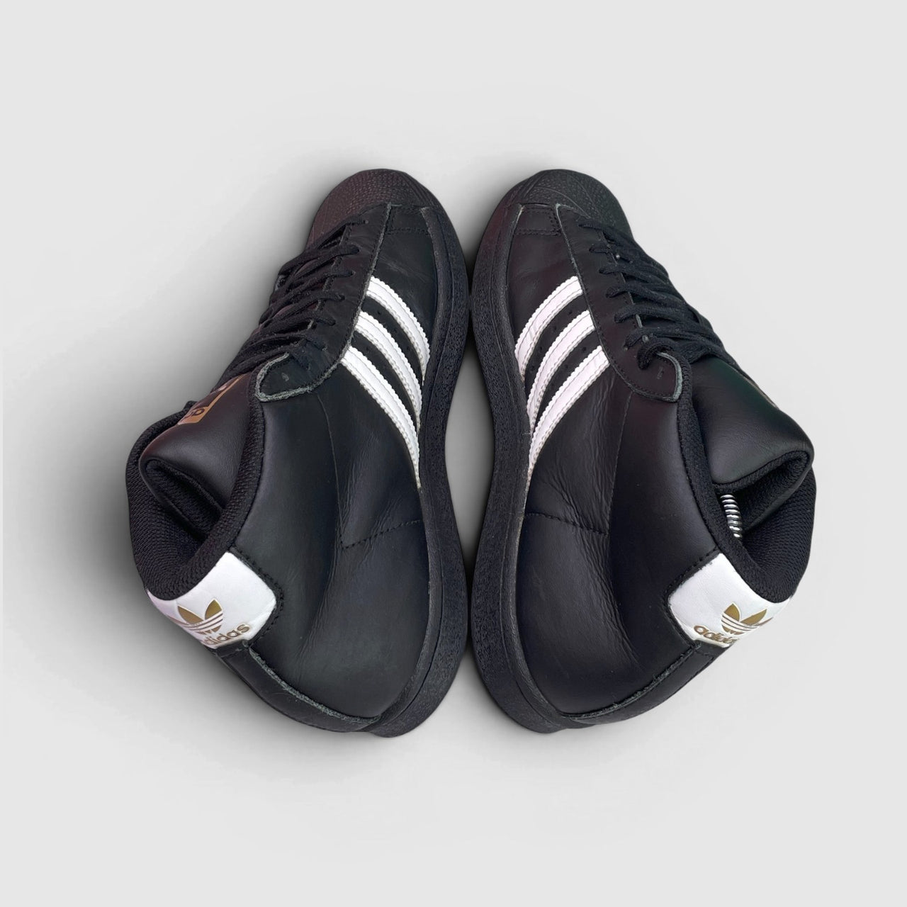 Adidas Pro Model Superstar — buty sportowe damskie w bardzo dobrym stanie rozmiar 38 2/3, widok z góry