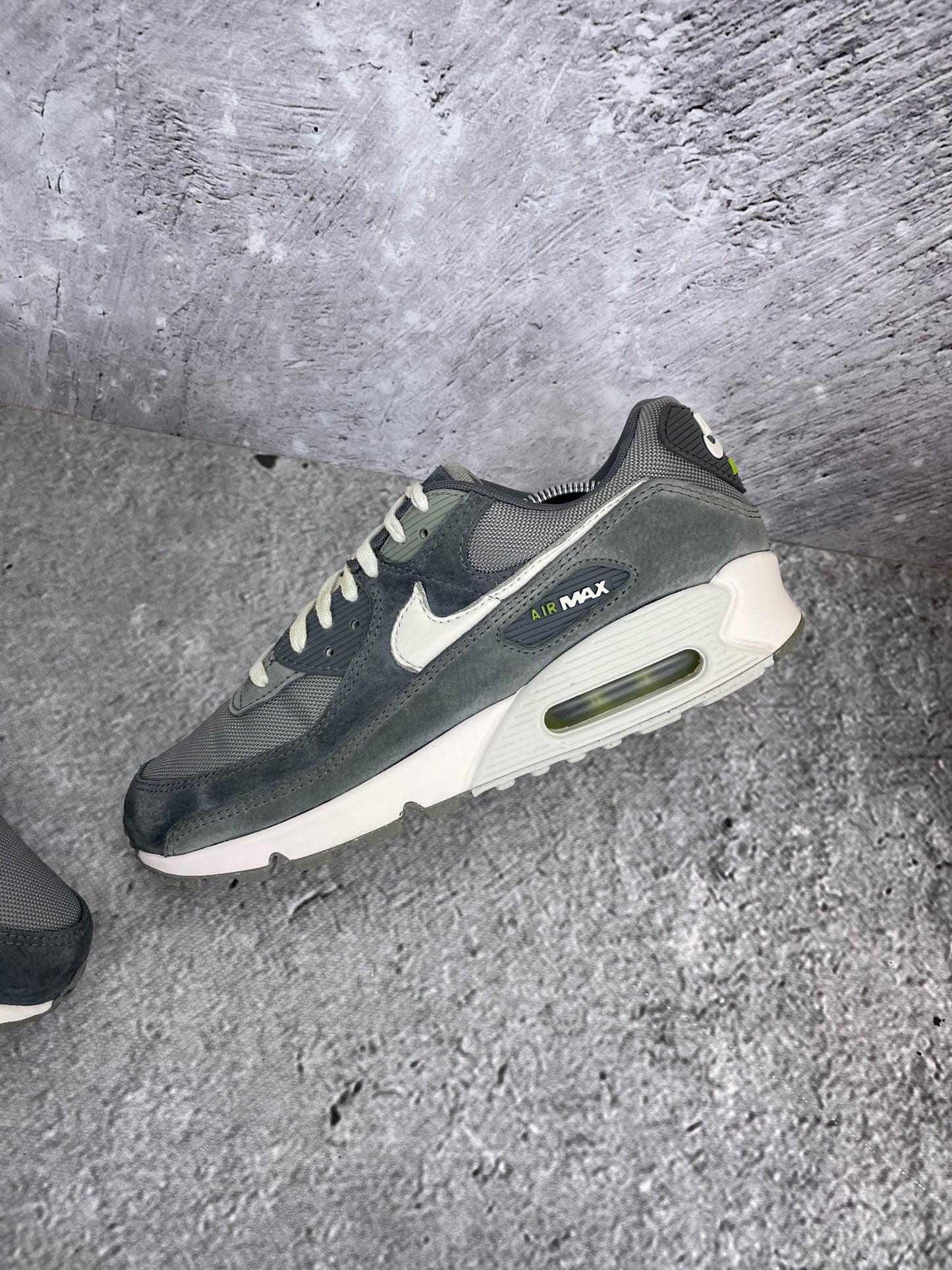Nike Air Max 90 HJ3989-001 - buty sportowe, widok z góry na wewnętrzną stronę butów