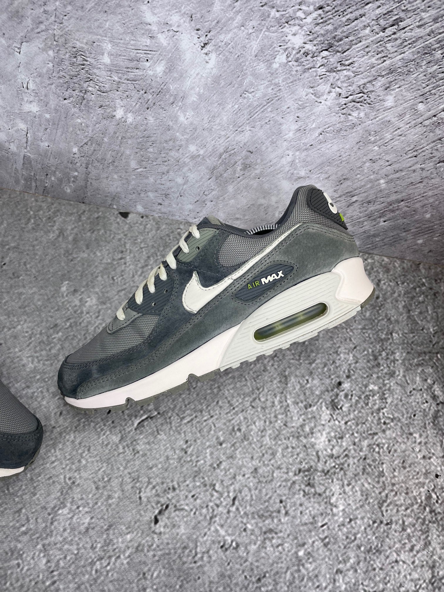 Nike Air Max 90 HJ3989-001 - buty sportowe, widok z góry na wewnętrzną stronę butów