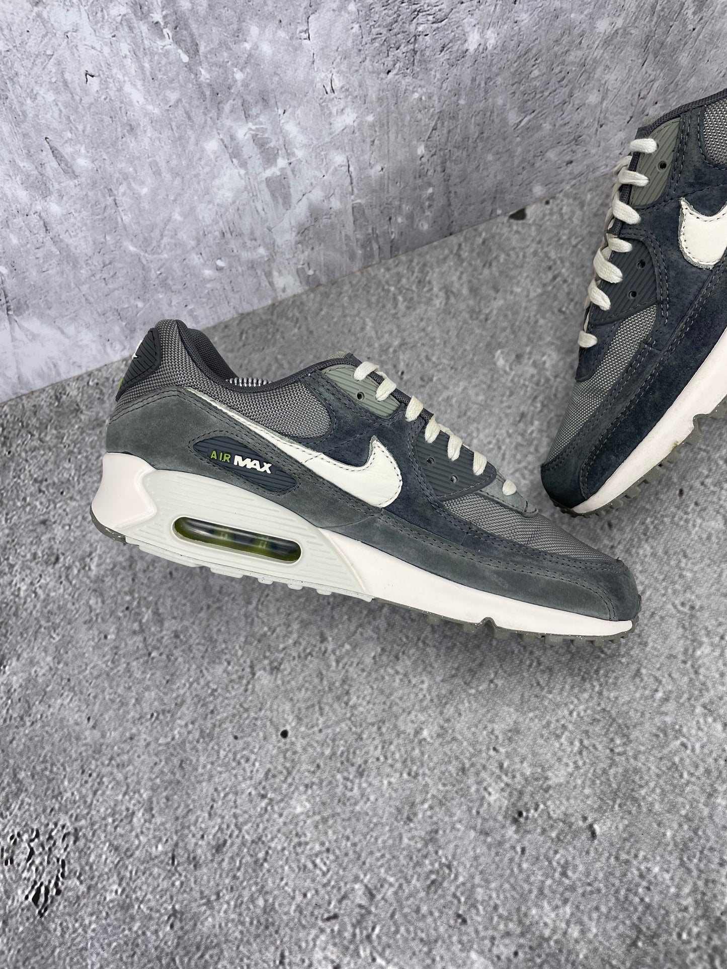 Nike Air Max 90 HJ3989-001 - buty sportowe, wewnętrzny panel lewego buta