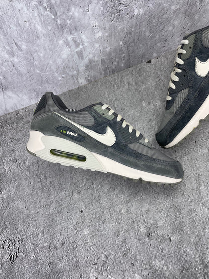 Nike Air Max 90 HJ3989-001 - buty sportowe, wewnętrzny panel lewego buta
