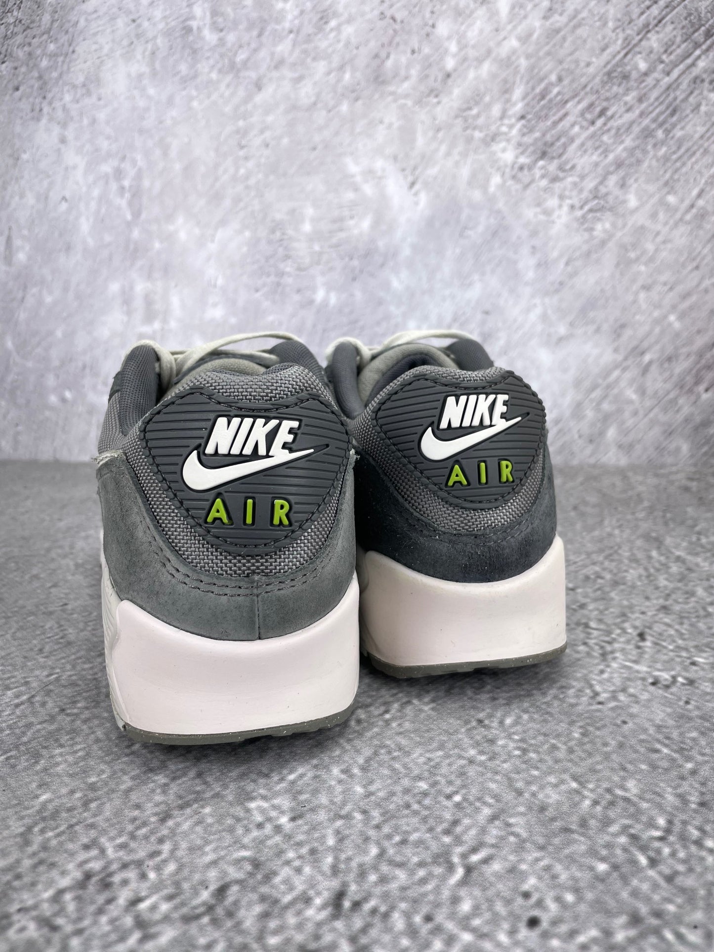 Nike Air Max 90 HJ3989-001 - buty sportowe, widok z tyłu