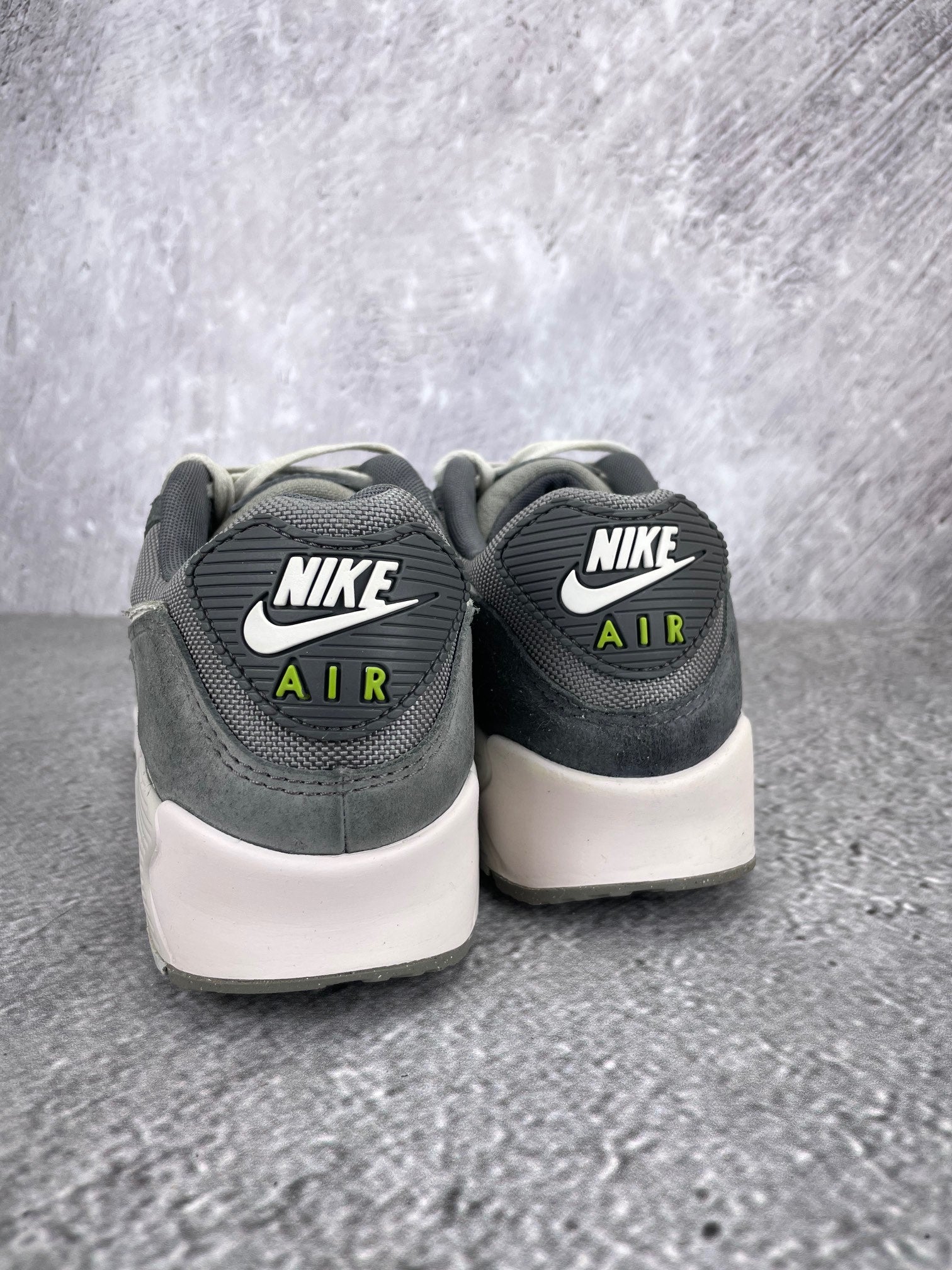 Nike Air Max 90 HJ3989-001 - buty sportowe, widok z tyłu