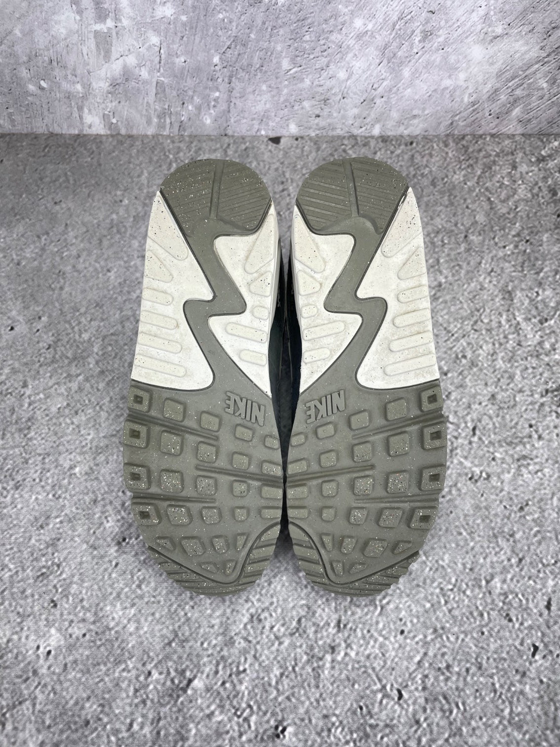 Nike Air Max 90 HJ3989-001 - buty sportowe, podeszwa