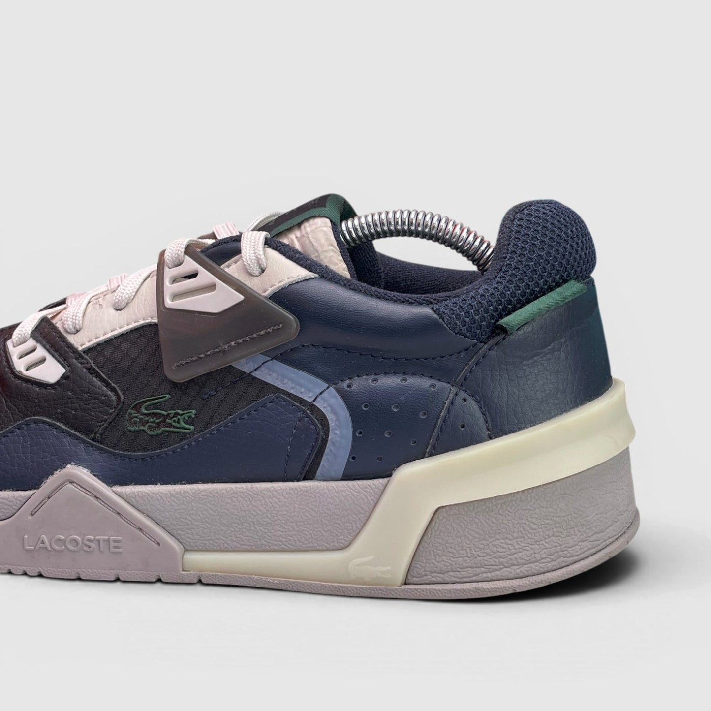 Lacoste LT 125 — buty sportowe męskie w bardzo dobrym stanie rozmiar 42, detal