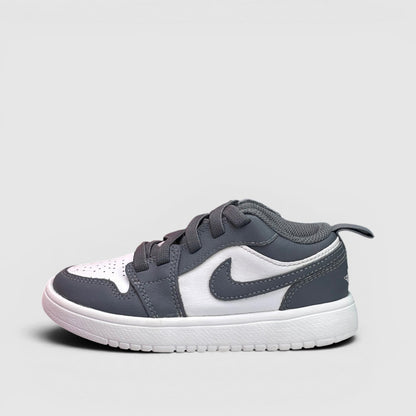 Nike Air Jordan 1 Low — buty sportowe dziecięce w bardzo dobrym stanie rozmiar 28, boczny profil, lewa strona