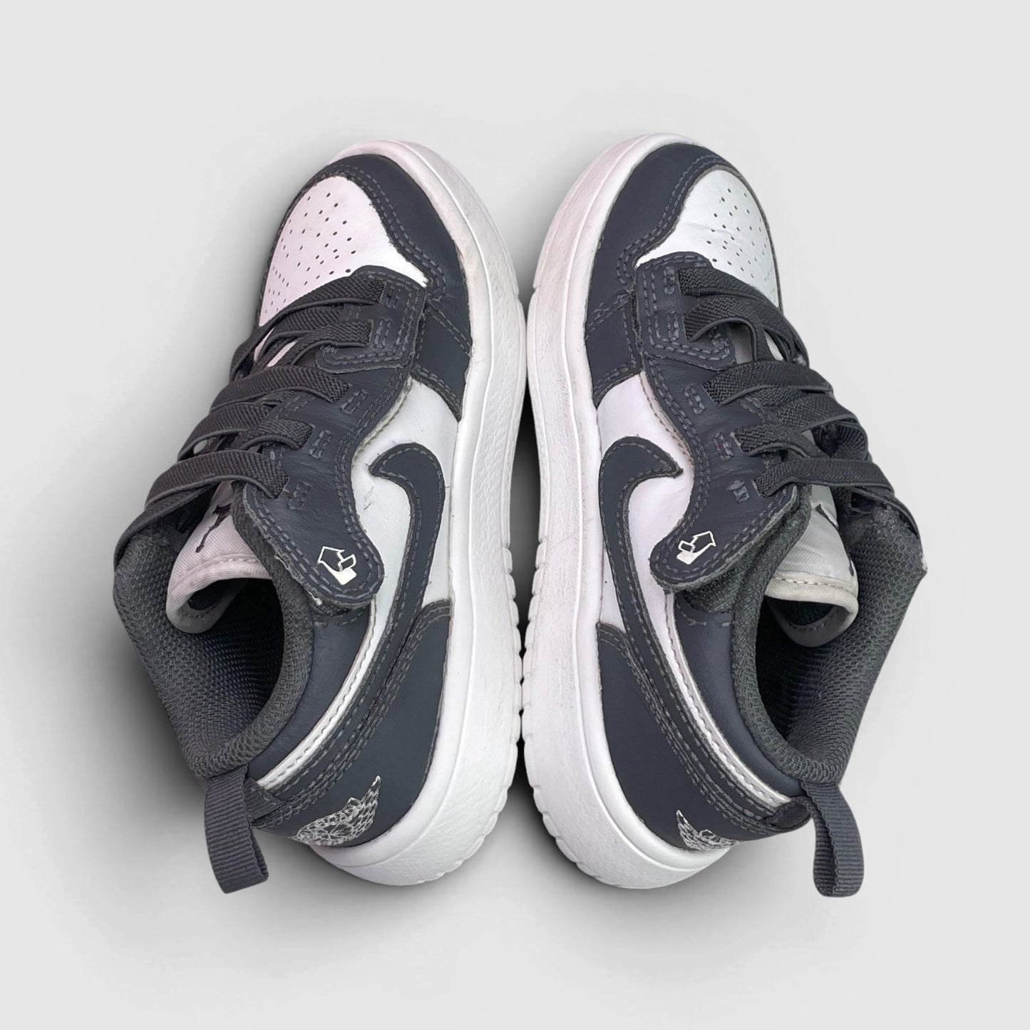 Nike Air Jordan 1 Low — buty sportowe dziecięce w bardzo dobrym stanie rozmiar 28, widok z góry