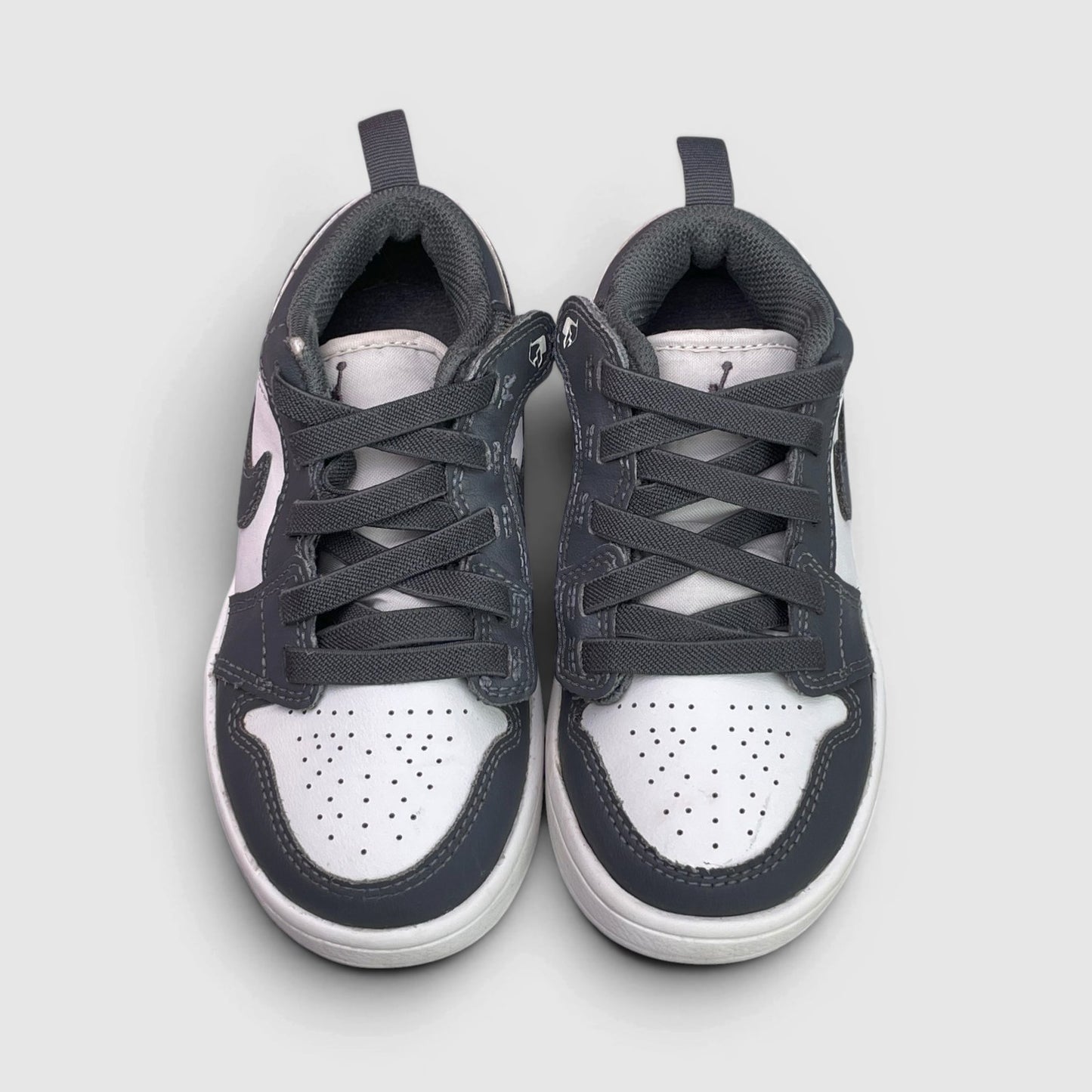 Nike Air Jordan 1 Low — buty sportowe dziecięce w bardzo dobrym stanie rozmiar 28, widok z przodu