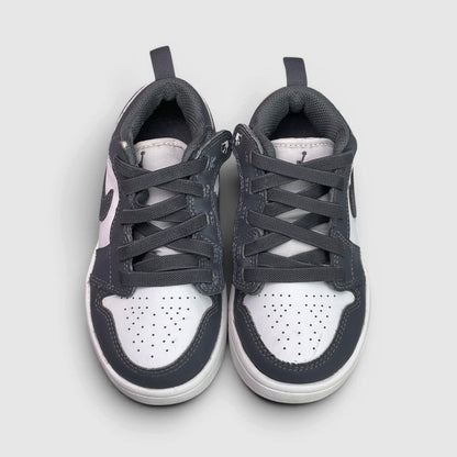Nike Air Jordan 1 Low — buty sportowe dziecięce w bardzo dobrym stanie rozmiar 28, widok z przodu